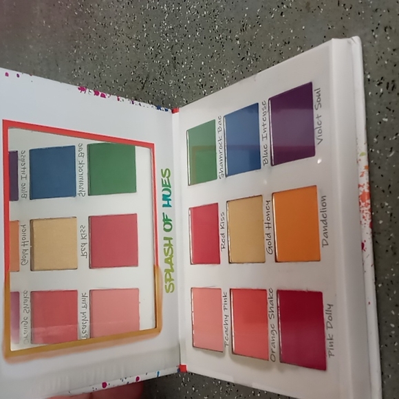 Beauty Creations Splash of Hues EYESHADOW - Picture 2 of 9